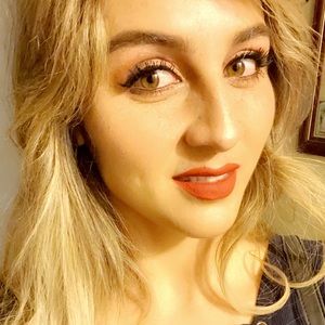 Meet your Posher, Kathia